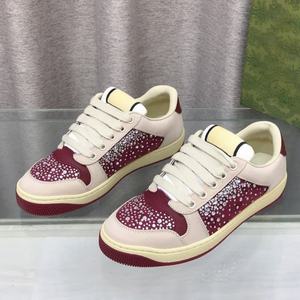 Chaussures de créateur respirantes à semelle épaisse en cuir luxueux pour hommes et femmes – Confortables pour la marche en extérieur - Product Image 1