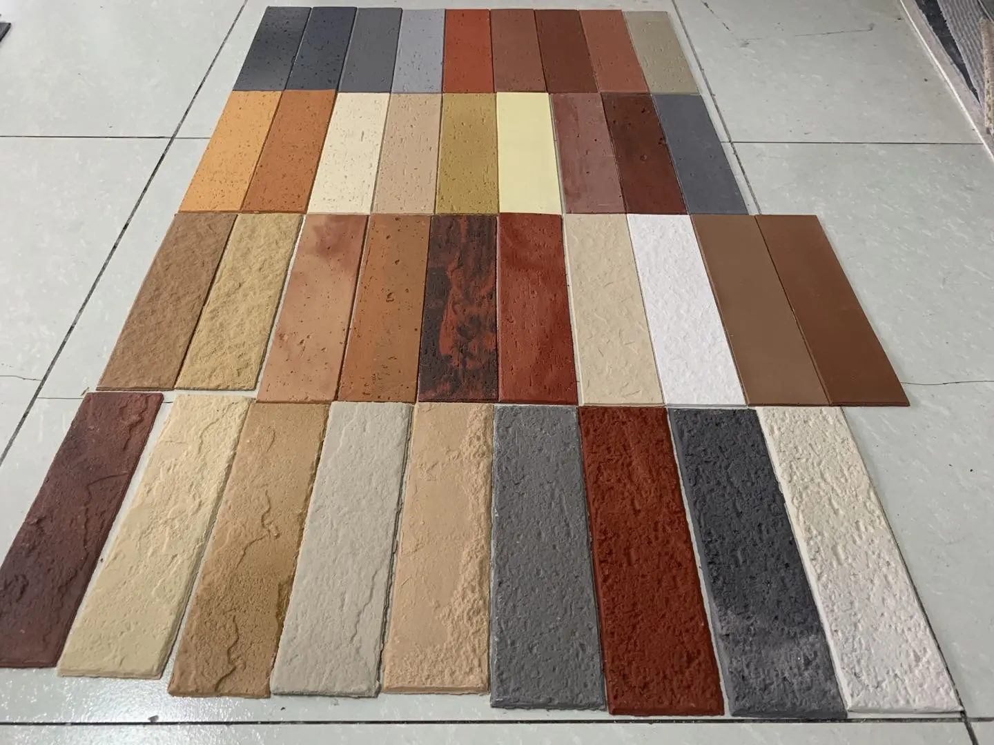 Brique légère en argile légère MCM, carreaux en céramique flexibles pour revêtement mural extérieur