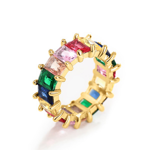 Anello dal Design Geometrico Classico da Donna - Product Image 1