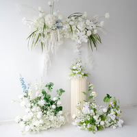Hochzeitsdekoration Weiße Seiden-Wandbehang Blumenarrangement Bühnen-Willkommenshintergrund KT-Board Fotografie-Requisiten Künstliche Blumen