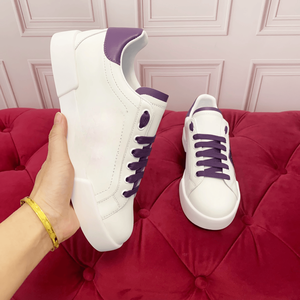 Nuevas Zapatillas Planas de Moda 2026 Dolces, con Empeine de Piel Vacuna Empalmada en Morado y Blanco, Ligeras, con Cordones y Suela Plana, Estilo Gabbana - Product Image 3