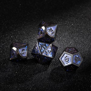 סט קוביות מתכת שחורות חדש לשנת <span class=keywords><strong>2026</strong></span>, 7 יחידות, עם עיצוב מספרים כחולים, קוביות יוקרתיות לאספנים, למשחקי תפקידים - Product Image 4