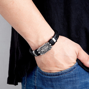 <span class=keywords><strong>Bracciale</strong></span> da <span class=keywords><strong>uomo</strong></span> in acciaio inossidabile con scudo, stile hip-hop, punk, in pelle intrecciata, alla moda - Product Image 6