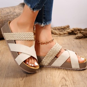 Sandales compensées Gleibo OEM ODM pour <span class=keywords><strong>femme</strong></span>, en microfibre avec bride en PU, bout ouvert/carré, confortables, style <span class=keywords><strong>pieds</strong></span> nus, pour l'été et la plage - Product Image 2
