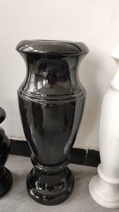 <span class=keywords><strong>Vase</strong></span> funéraire en granit noir - Product Image 3