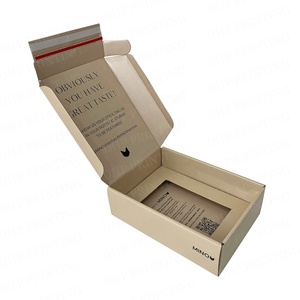Caja impresa plegable de papel corrugado negro de alta calidad personalizada con inserto de lámina UV correo exprés regalo correo Cajas De Correo - Product Image 1