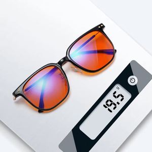Gafas de Sol con Logotipo Personalizado 2026, Gafas de Moda para Hombre y Mujer, Lentes Anti-Radiación para Juegos de Computadora, Gafas con Remaches Cuadrados Anti-Luz Azul - Product Image 3