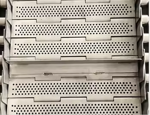 Convoyeur à chaîne en acier inoxydable Convoyeur à bande métallique à trous perforés Systèmes de bande transporteuse de lavage et de séchage des aliments - Product Image 4