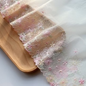 Raffinata Applicazione in <span class=keywords><strong>Pizzo</strong></span> Floreale a Rete in Oro Giallo con Motivo a Foglie in Tulle per Abiti da Sposa, Scarpe, Borse e Accessori - Product Image 1