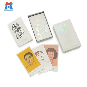 Cartões de tarô personalizados de amostra grátis, acabamento de superfície, tarô holográfico com pontos UV e guia de encadernação de plástico