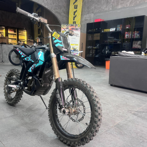 Surron 8000W Hyper Bee <span class=keywords><strong>Moto</strong></span> Elettrica da Fuoristrada ad Alta Velocità 65km/h per Adulti Surron Hyper Bee - Product Image 1
