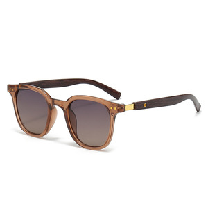 Gafas de Sol Vintage con Marco Grande Color Verde Azulado, Gafas de Sol con Diseño de Madera para Hombre - Product Image 4