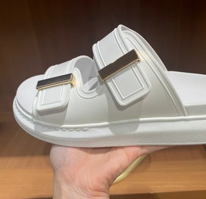 Sandalias planas de verano personalizadas para mujer de McQueenes con elegante forro de PVC antideslizante, zapatos sencillos y suaves para mujer - Product Image 3