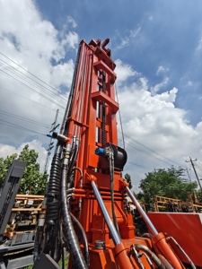 Plataforma de Perforación de Pozos de Agua UY200 de la Marca UNIQUE, 200m, con Motor Diésel, Sistema de Perforación Hidráulico Estable - Product Image 4