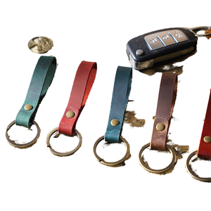 กระเป๋าสตางค์หนังแท้ทำมือสไตล์เรโทรสำหรับผู้ชาย AIGUONIU พร้อมพวงกุญแจรถยนต์ พวงกุญแจแบบพกพา แฟชั่นใหม่ งานฝีมือขนาดเล็ก - Product Image 1