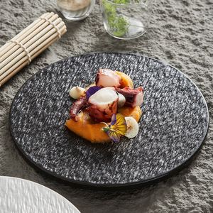 Set Piring Makan Restoran Ramah Lingkungan Minimalis Bone China - Warna Solid Hitam/Putih Desain Datar untuk Steak/Sushi/Camilan - Product Image 6