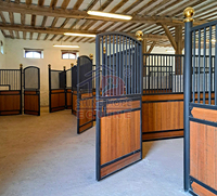 Establos de madera Ameristall, establos económicos para caballos, puertas para establos en venta para cuartos de aparejos.