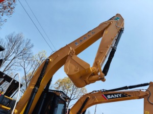 Excavadora hidráulica de clase CAT 320D de 22 toneladas diseñada para una alta eficiencia, durabilidad, bajos costos operativos en construcciones exigentes - Product Image 6