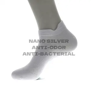 Chaussettes antibactériennes argentées nano anti-odeurs Chaussettes de bateau en maille sans couture Chaussettes d'été sportives pour hommes