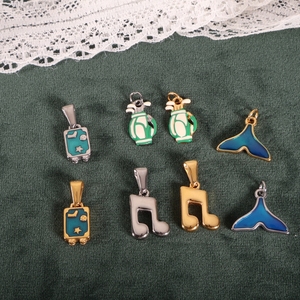 Colgante de Acero Inoxidable Chapado en Oro de 18k, Resistente al Deslustre, con Diseño de Maleta de Viaje, Avión, Rosa, Música, Coral y Jirafa, para Joyería DIY, Venta al por Mayor - Product Image 2