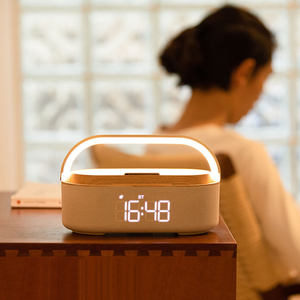 Lámpara de Noche LED Moderna para Dormitorio, Radio FM, Reloj Despertador, Altavoz con Carga Inalámbrica, Batería de 1800 mAh, Plástico ABS, Uso Doméstico - Product Image 1