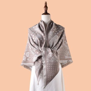 Bufanda Triangular Clásica con Borlas y Diseño Paisley, Chal de Moda Cálido de Imitación de Cachemira para Otoño e Invierno - Product Image 4