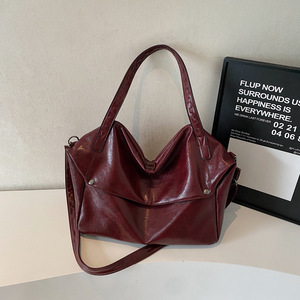 Sac fourre-tout haut de gamme pour femme, grande capacité, sac de voyage à bandoulière, style européen et américain, idéal pour les trajets transfrontaliers - Product Image 1