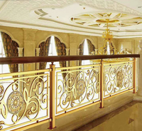Rampe d'escalier moderne en aluminium sur mesure avec finition dorée et motif en spirale, luxe léger pour centres commerciaux, hôtels, balcons et villas