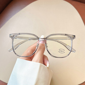 Gafas de Sol Cuadradas para Mujer Qianai, Lentes de PC con Protección Anti Luz Azul, Montura Completa con Remaches de Puntos, Estilo Coreano O3 30212 - Product Image 1