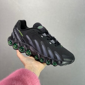 รองเท้ากีฬาดีไซน์หรูรุ่นใหม่ปี 2026 สำหรับผู้ชายและผู้หญิง แบบสวม น้ำหนักเบา รองรับแรงกระแทก กันลื่น ระบายอากาศได้ดี - Product Image 1