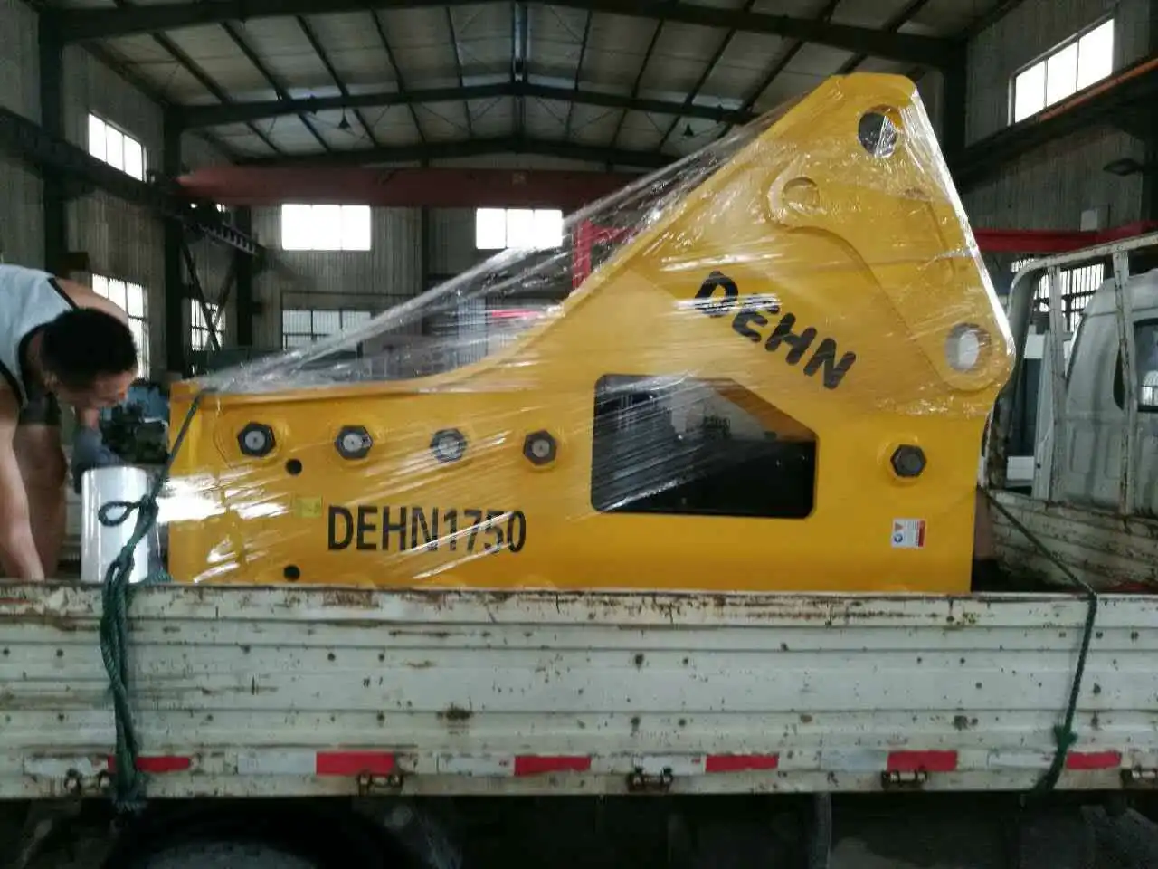 DEHN1750อุปกรณ์ก่อสร้างเบรกเกอร์ไฮดรอลิกโลหะผสมเหล็กอุปกรณ์ที่เชื่อถือได้บำรุงรักษาง่าย