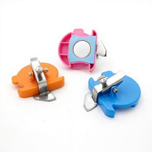 Nouvel outil multifonction amélioré en plastique pour machine à coudre, jauge magnétique ronde compacte pour positionnement des bords et anti-roulement - Product Image 1