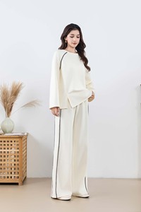Ensemble 2 pièces pour femmes musulmanes modestes <span class=keywords><strong>tunique</strong></span> à manches cloche et pantalon ample personnalisable - Product Image 3