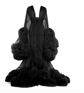 <span class=keywords><strong>Abito</strong></span> da Notte <span class=keywords><strong>Lungo</strong></span> in <span class=keywords><strong>Tulle</strong></span> con Scollo a V Profondo, Pizzo Scavato, Maniche Lunghe a Tromba e Piume - Vestito da Festa per Maternità - Product Image 2