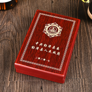 Caja de madera hecha a medida para medallas y monedas conmemorativas, rectangular, mate, imitación de caoba, hecha a mano. - Product Image 1