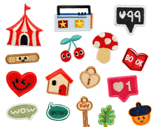 Parches Bordados Personalizados al por Mayor con Forma de Corazón, Frutas, Libros, Botánica, Letras Bordadas para Planchar en la Ropa - Product Image 1
