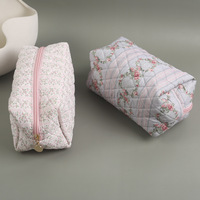 Tas kapasitas besar dompet Makeup lembut tas ritsleting perawatan kulit perjalanan berlapis bunga kecil Logo penyimpanan modis portabel