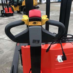 Reddot विस्तृत समर्थन पैर पैर फैलाकर बैठना पैर 1-1.5 टन इलेक्ट्रिक स्टेकर - Product Image 5