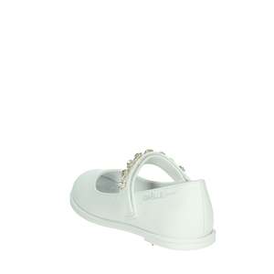 Zapatos Planos Gaelle Junior Blancos Tipo Mary Jane para Niñas con Correa de Pedrería - Product Image 2