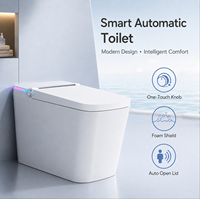 Toilette intelligente automatique en céramique moderne avec chasse d'eau automatique et siège chauffant pour salle de bain résidentielle