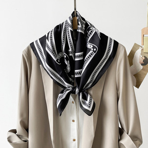 Foulard da <span class=keywords><strong>Donna</strong></span> di Lusso <span class=keywords><strong>Elegante</strong></span> in Raso 70x70cm Estivo Quadrato Personalizzabile con Logo, Sciarpe e Scialli Tradizionali all'Ingrosso - Product Image 4