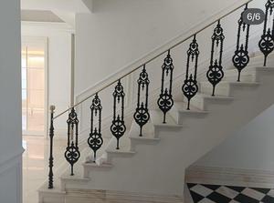 Balustres d'escalier en fer forgé de luxe en gros, décoratifs, modèles classiques, revêtement poudré, durables, pour escaliers intérieurs - Product Image 3