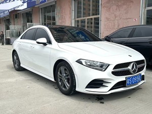 <span class=keywords><strong>Mercedes</strong></span>-Benz A180L 1.3T <span class=keywords><strong>2022</strong></span> de segunda mano, sedán de gasolina, transmisión automática Turbo DCT, 5 asientos, asientos de cuero, techo corredizo, edición deportiva - Product Image 3