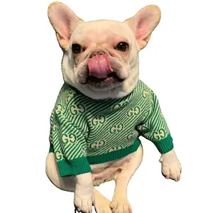 Produttore all'ingrosso di vestiti per animali domestici autunno e inverno caldo maglione per cani maglione verde filato morbido e confortevole