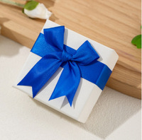 Boîte cadeau de luxe en stock avec nœud, élégante boîte d'emballage en carton pour ranger bagues, boucles d'oreilles et colliers