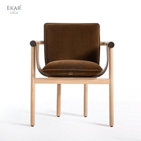 Chaise de salle à manger moderne et élégante en cuir avec pieds en bois massif Tabouret confortable en acier et métal pour bar et bureau à domicile en matériau PC