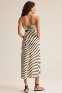 Robe midi en maille rayée sans bretelles avec détail cache-cœur et liens, coupe moulante, ourlet asymétrique, idéale pour les soirées estivales - Product Image 4