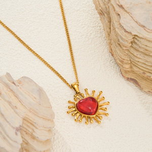 Collana MYNECK con Catena Cubana Autunnale, Gioielli da Donna in Acciaio Inossidabile Placcato Oro 18K Antiossidante, Pendente Hiphop 'RED HOT LOVE to LOVE' - Product Image 5
