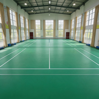Rouleaux de revêtement de sol acoustique en PVC Runsure à absorption des chocs 22 dB pour la rénovation des anciens sols de gymnases de basketball, certifiés EN 14904