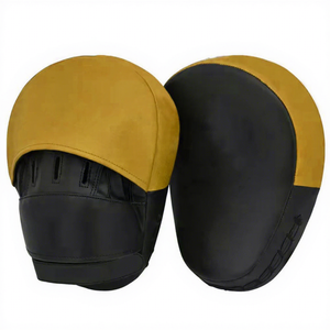 Ensembles de boxe en cuir véritable personnalisés en gros : Cibles de frappe incurvées, protège-mains de frappe, équipement d'entraînement durable pour arts martiaux et salle de sport - Product Image 1